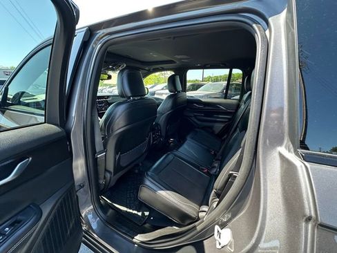 Used 2023 Jeep Grand Cherokee Altitude AWD/4WD image 18
