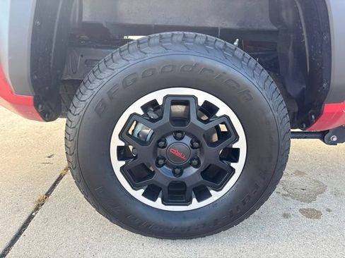 Used 2024 Toyota Tacoma TRD Off-Road w/ TRD Off Road Upgrade Package AWD/4WD image 10