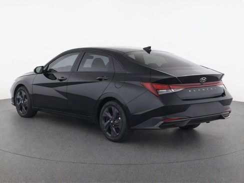Used 2023 Hyundai Elantra SEL w/ Cargo Package FWD image 7