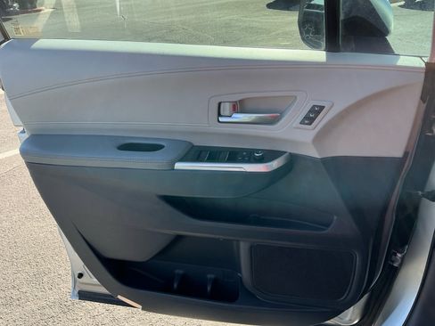 Used 2023 Toyota Sienna Limited image 13