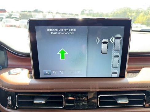 Used 2022 Lincoln Aviator Grand Touring w/ Equipment Group 301A AWD/4WD image 32