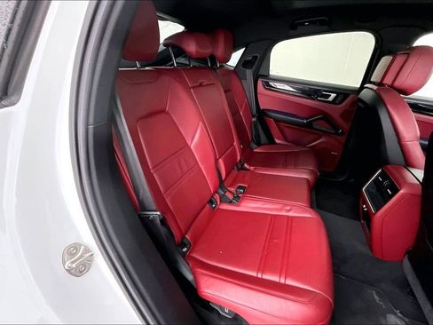 Used 2022 Porsche Cayenne S AWD/4WD image 34