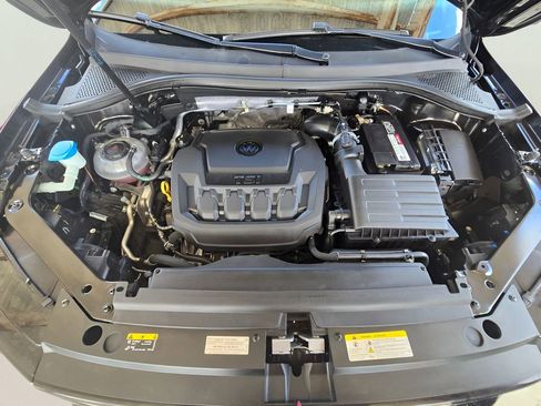 Used 2021 Volkswagen Tiguan SE image 41