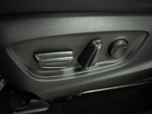 Used 2025 Toyota Crown w/ Carpet Mat Package (TMS) image 11