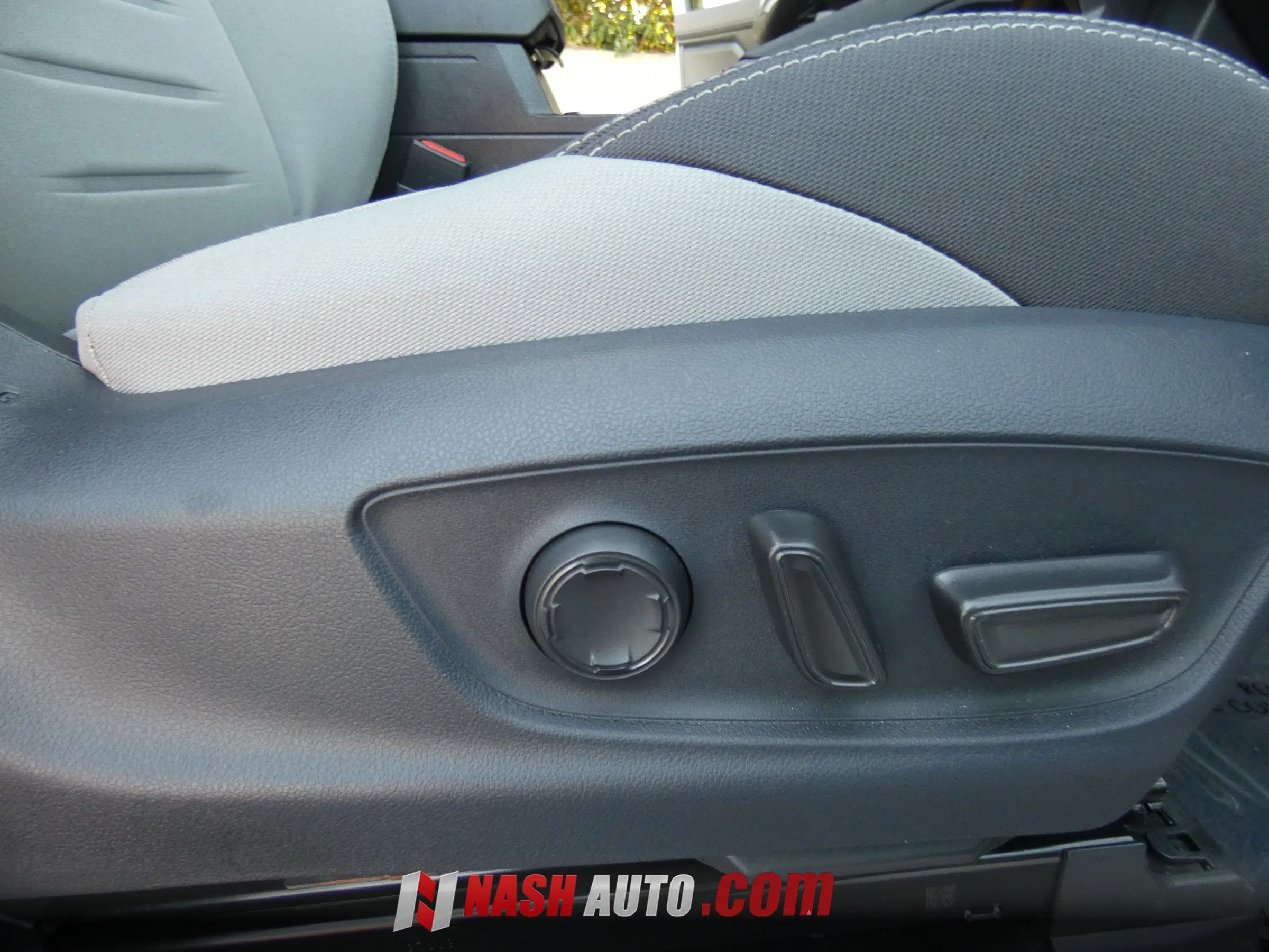 Used 2026 Toyota Tacoma TRD Sport w/ TRD Sport Upgrade Package AWD/4WD image 30