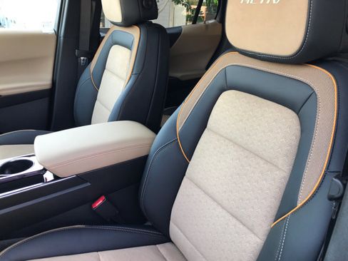 New 2025 Chevrolet Equinox ACTIV w/ Safety and Technology Package AWD/4WD image 18