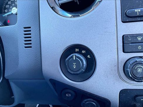 Used 2015 Ford F250 XLT w/ XLT Interior Package image 31