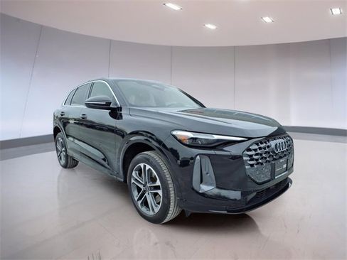 Used 2025 Audi Q5 Premium Plus w/ Premium Plus image 1