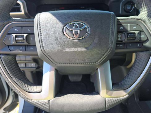 Used 2025 Toyota Tacoma Limited AWD/4WD image 39