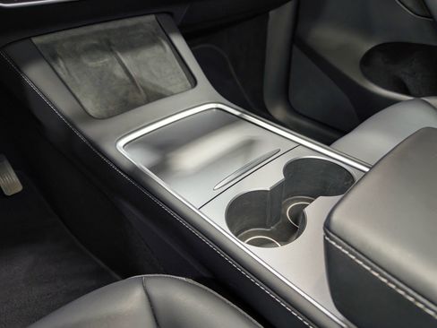 Used 2025 Tesla Model Y Long Range image 17