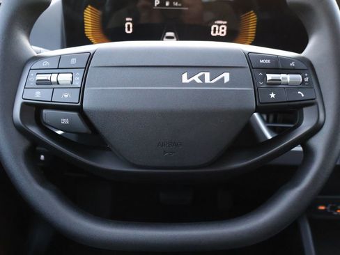 New 2025 Kia K4 LXS image 30