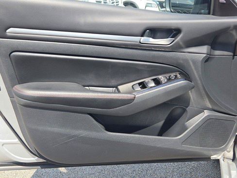 Used 2024 Nissan Altima 2.5 SR FWD image 17