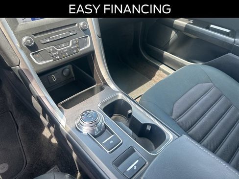 Used 2017 Ford Fusion SE w/ Fusion SE Technology Package FWD image 18