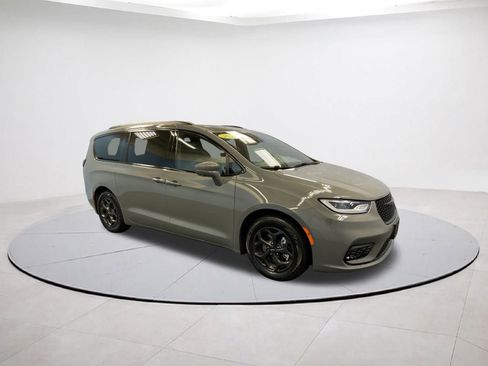 Used 2022 Chrysler Pacifica Limited w/ S Appearance Package image 7