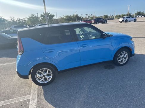 Used 2024 Kia Soul S image 3