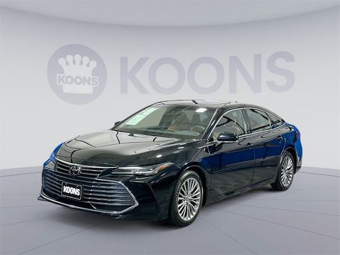 Used 2022 Toyota Avalon Limited image 1