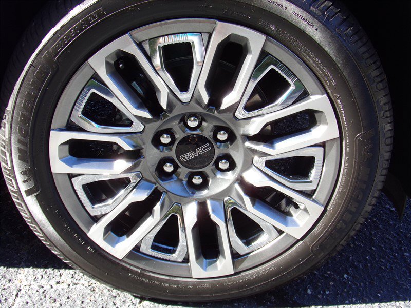 Used 2024 GMC Yukon XL Denali Ultimate AWD/4WD image 14