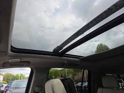 Used 2022 Cadillac Escalade ESV Premium Luxury Platinum AWD/4WD image 30