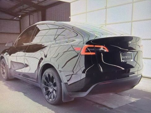 Used 2023 Tesla Model Y Long Range AWD/4WD image 3