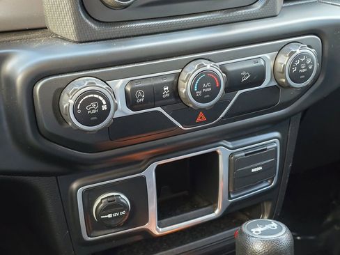 Used 2018 Jeep Wrangler Unlimited Sport image 28