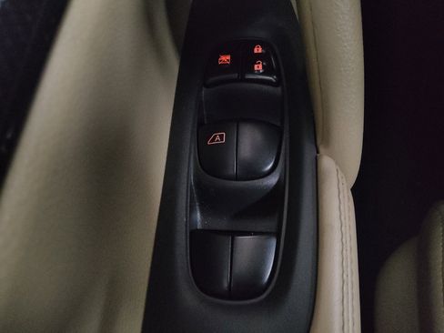 Used 2018 Nissan Rogue SL w/ Premium Package image 27