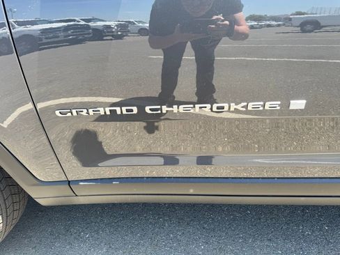 Used 2025 Jeep Grand Cherokee Laredo X w/ Luxury Tech Group I image 28