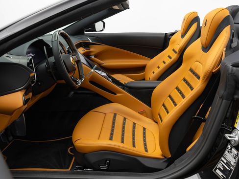 Certified 2025 Ferrari Roma Spider RWD image 5