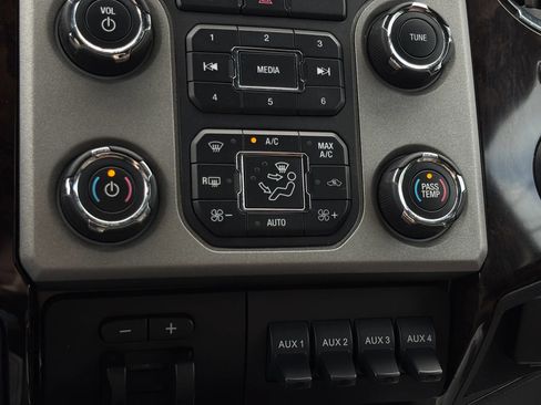 Used 2014 Ford F250 Platinum w/ FX4 Off-Road Package AWD/4WD image 43