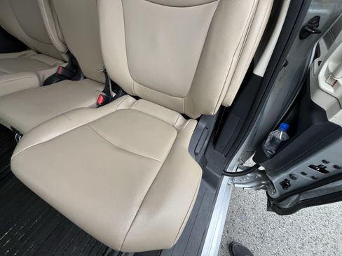 Used 2021 Toyota Sienna XLE FWD image 31