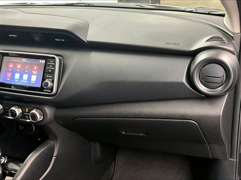 Used 2022 Nissan Kicks S FWD image 13