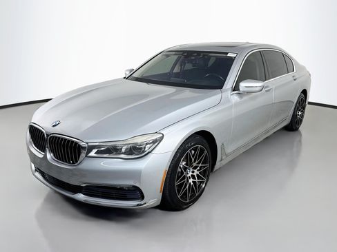 Used 2017 BMW 750i xDrive AWD/4WD image 4