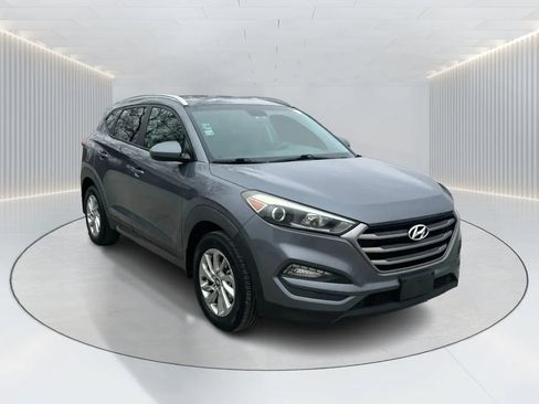 Used 2016 Hyundai Tucson SE w/ Option Group 02 FWD image 3