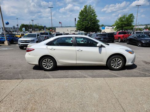 Used 2015 Toyota Camry LE FWD image 6