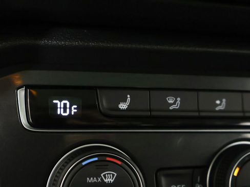 Used 2019 Volkswagen Tiguan SEL image 52