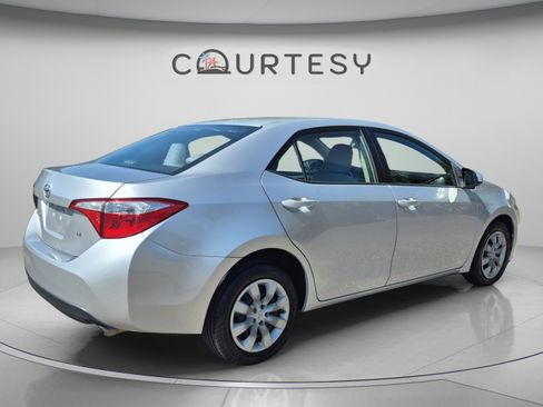 Used 2016 Toyota Corolla LE FWD image 5