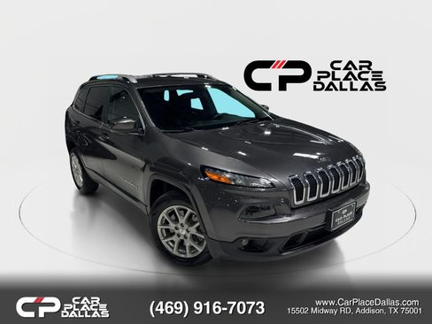 Used 2018 Jeep Cherokee Latitude Plus w/ Cold Weather Group FWD image 1