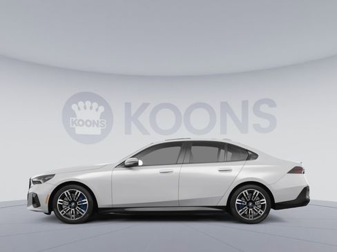 Used 2025 BMW 530i xDrive image 2