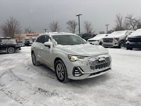 Used 2022 Audi Q3 2.0T Premium Plus image 3