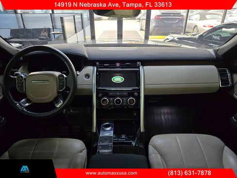 Used 2018 Land Rover Discovery HSE image 15