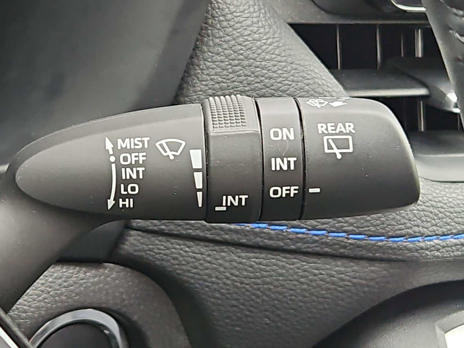 Used 2025 Toyota RAV4 XSE AWD/4WD image 30