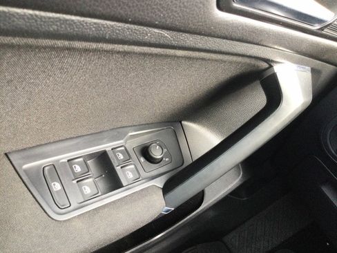 Used 2018 Volkswagen Tiguan S AWD/4WD image 35