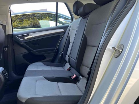 Used 2016 Volkswagen e-Golf SE w/ DC Fast Charging Package image 39