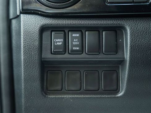 Used 2022 Nissan Titan SV w/ SV Convenience Package image 42