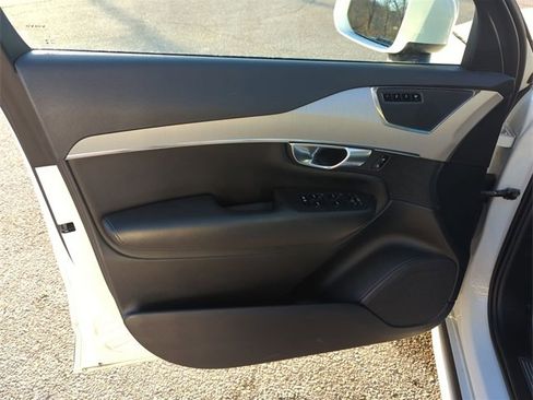 Used 2022 Volvo XC90 T5 Momentum w/ Climate Package image 23