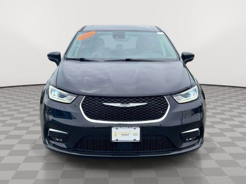 Used 2023 Chrysler Pacifica Touring-L FWD image 2