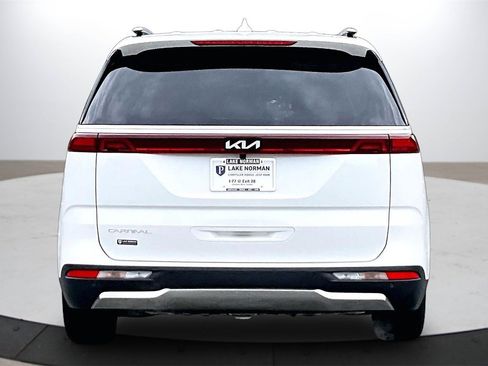 Used 2024 Kia Carnival SX image 8