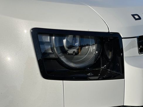 New 2026 Land Rover Defender 110 X-Dynamic SE image 12