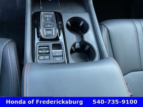 Certified 2025 Honda Pilot TrailSport image 38