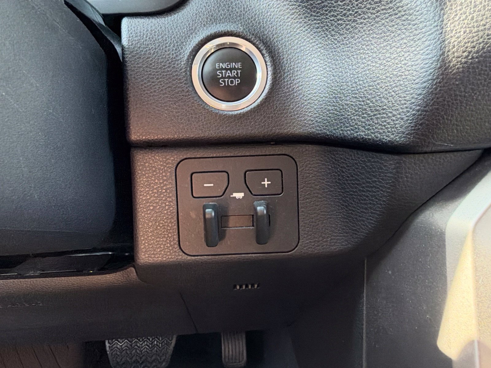 Used 2023 Toyota Tundra SR5 w/ SR5 Convenience Package AWD/4WD image 20