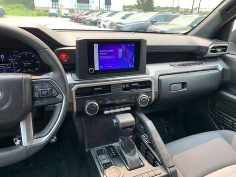 Used 2025 Toyota Tacoma TRD Sport AWD/4WD image 10